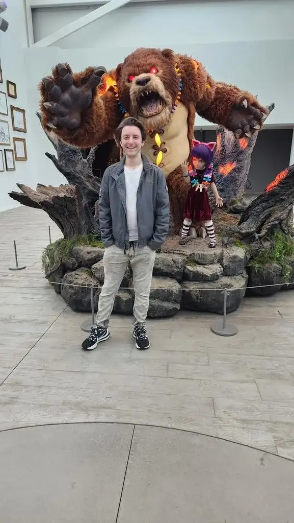 Picture of Datto at Riot HQ in front of Tibbers & Annie statue